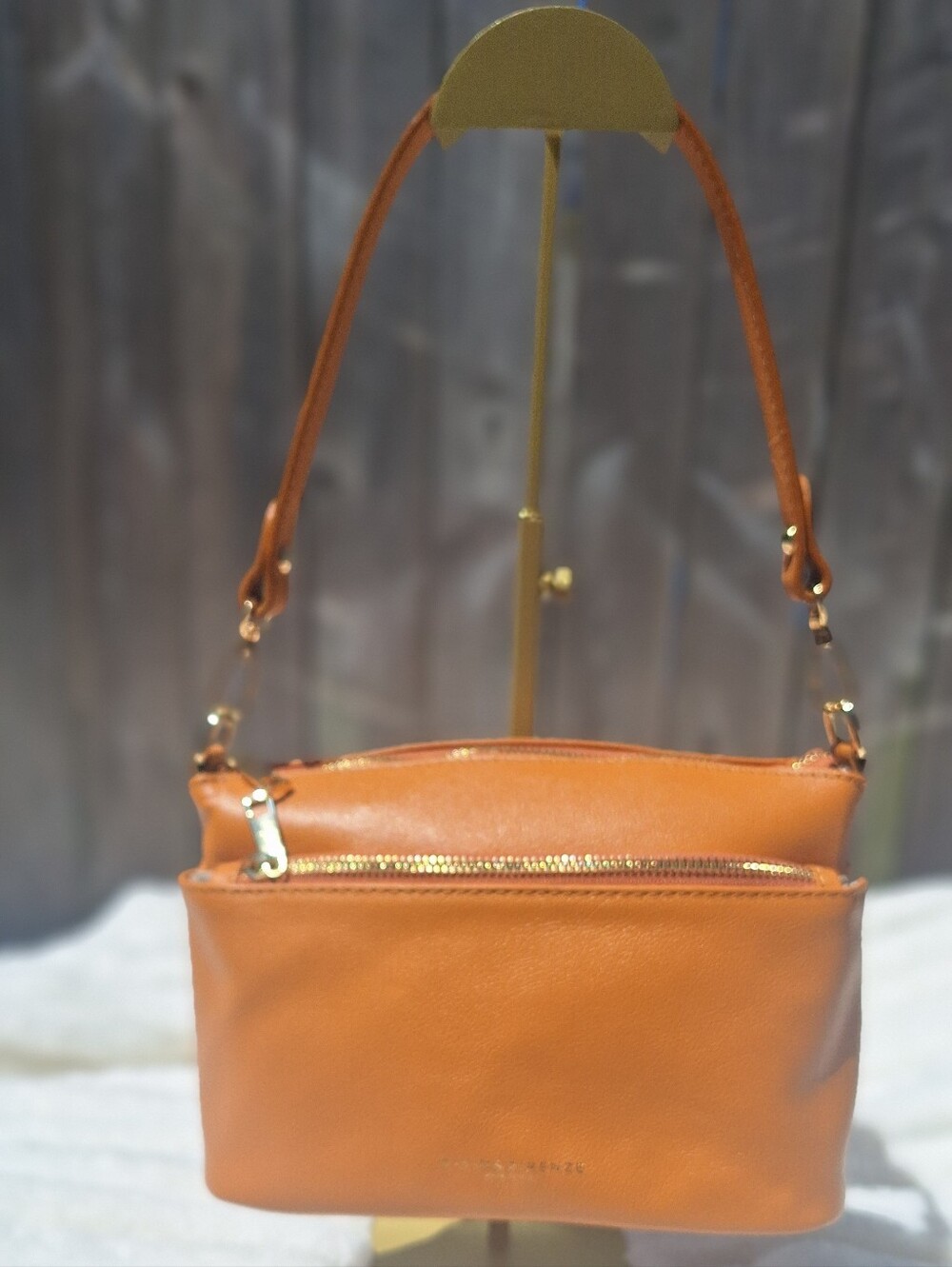 Divina Firenze NWOT Women’s Cognac Leather Shoulder Bag with Gold Hardware